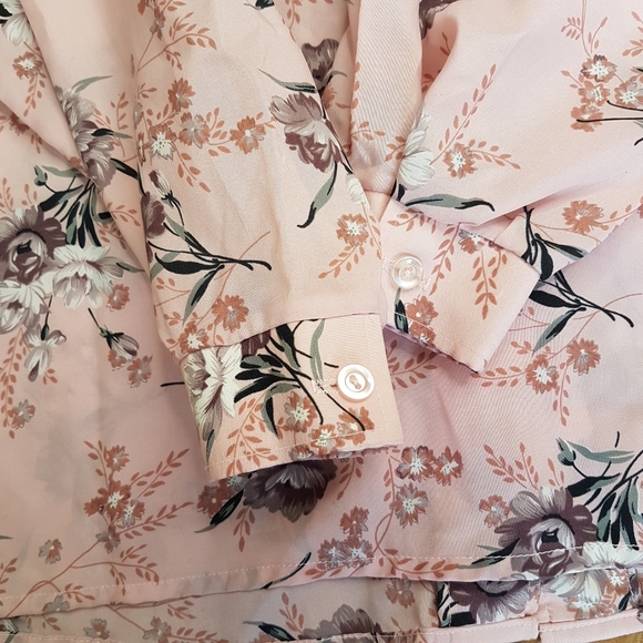 Vintage 70's Floral Button Down Blouse • Sz 11/12 - Picture 5 of 15